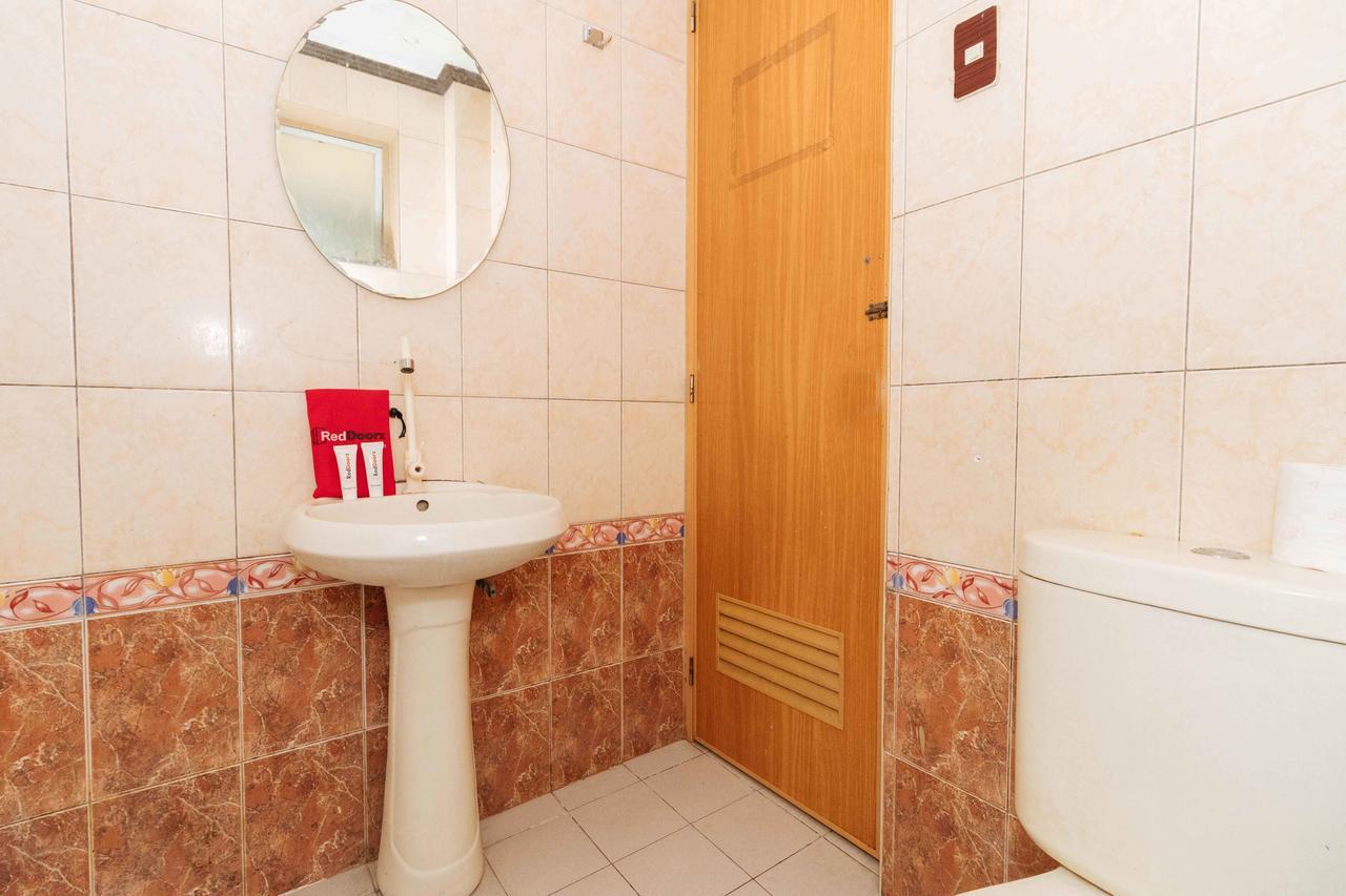 Reddoorz @ Up Village Кесон-Сіті Екстер'єр фото