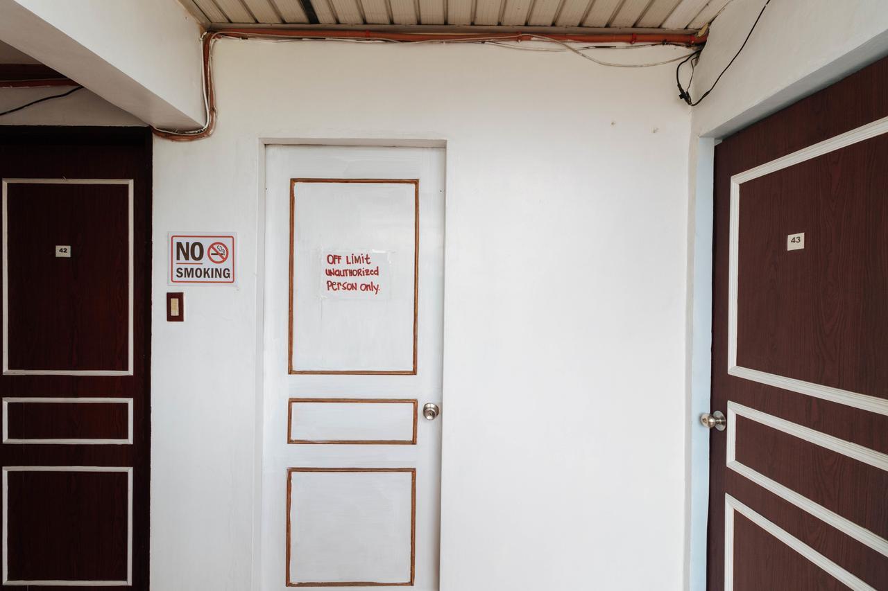 Reddoorz @ Up Village Кесон-Сіті Екстер'єр фото